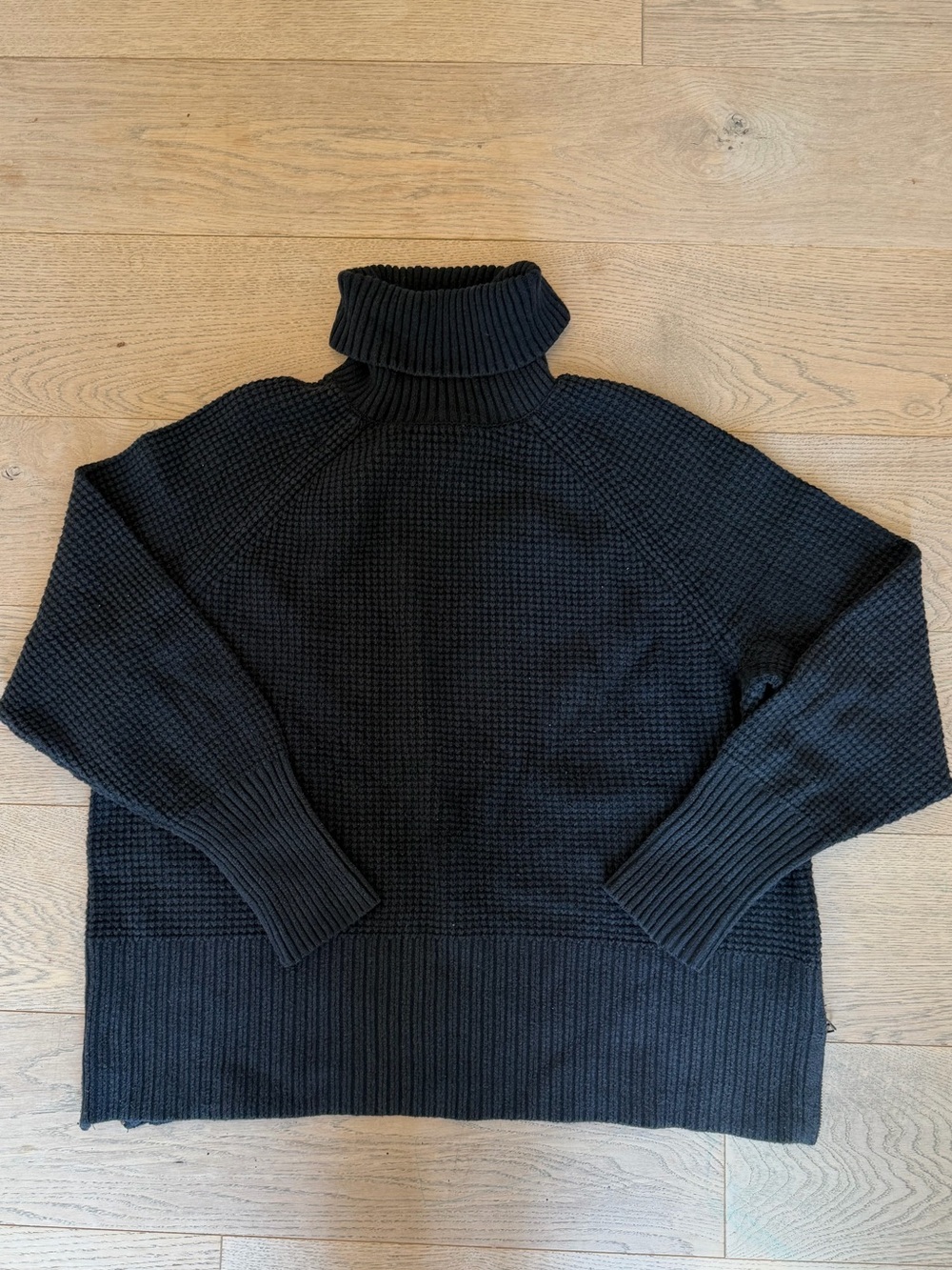 L.L.Bean Women’s 2X Plus Black Waffle Knit Turtleneck Sweater w/ Zip Hem